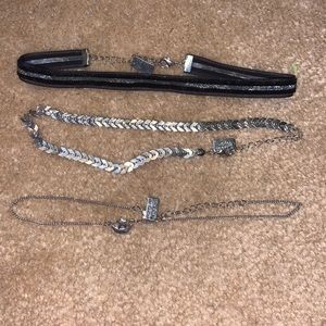 3 chokers